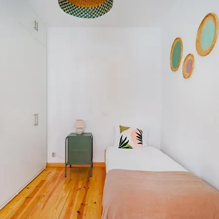 Santana 2br, Steps From Downtown - Explore On Foot 리스본