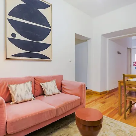 Santana 2br, Steps From Downtown - Explore On Foot 아파트 리스본