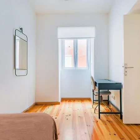 Santana 2br, Steps From Downtown - Explore On Foot Apartamento Lisboa