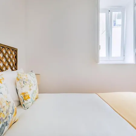 Santana 2br, Steps From Downtown - Explore On Foot Apartamento Lisboa